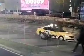 Смертельный удар: отлетевшее от КамАЗа колесо убило москвичку