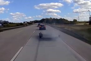 Впечатляющая авария на автобане в Германии