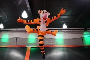 Инвалид-ампутант поражает костюмами к Хэллоуину