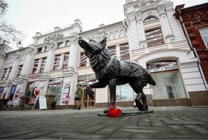 В Челябинске появился памятник псу,  два года ожидавшему погибшего хозяина