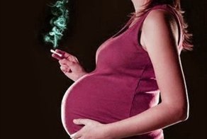 Ученые выяснили, что курящие женщины чаще рожают детей с косоглазием