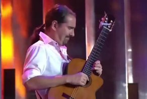 Пожалуй, самое эпичное "электрическое" соло на классической гитаре