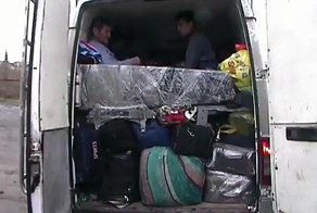 Из Москвы в Киргизию с комфортом: 20 человек в грузовом фургоне