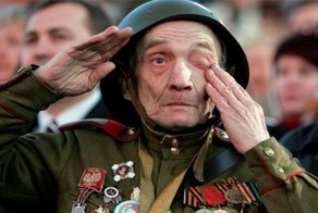 Спасибо деду за победу: красноярские чиновницы присвоили подарки, предназначенные ветеранам