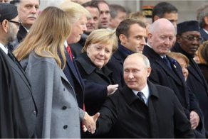 Путин приехал в Париж и стал героем мемов