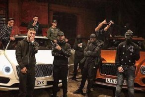 Албанские гангстеры заливают в Инстаграм свои дерзкие фотографии с оружием и деньгами