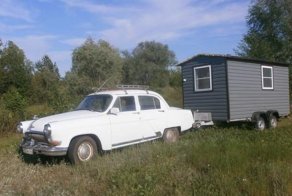 Мужчина из Воронежа построил дом на колесах, чтобы жить около озера
