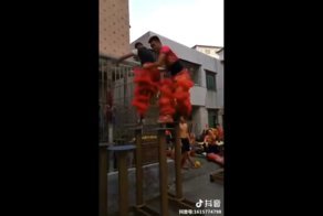 Непростая тренировка китайских танцоров