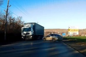 Авария дня. Столкновение с фурой при обгоне под Саратовом
