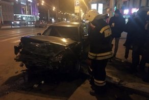 Водитель вылетел из салона: столкновение на перекрестке в центре Калуги