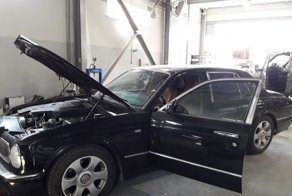 Богатые тоже плачут: роскошный Bentley на газу