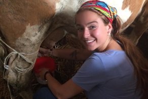 Сельские доярки, у которых есть странички в Instagram