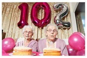 Рыба и бухлишко: 102-летние бабули-близнецы раскрыли свой секрет долголетия
