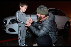 Кадыров раздаривает наши мерседесы! Зачем вы платите налоги?