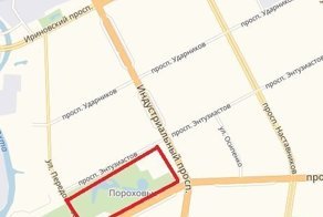 Как временная скромность церкви украшает парк. Пока