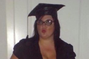 Ученики обиделись на учительницу за откровенные фотографии