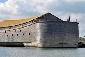 Нидерландский плотник построил Ноев ковчег в натуральную величину и теперь хочет плыть в Израиль