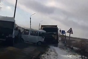 Авария дня. В Луганской области грузовик без тормозов устроил замес с погибшими