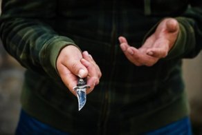 Как не надо себя вести при ограблении с ножом