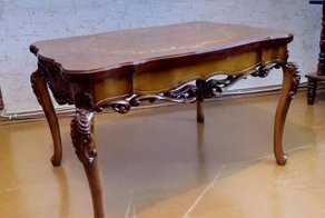 Столик из дерева