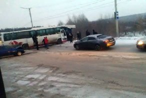 Авария дня. В Кузбассе рейсовый автобус сбил школьницу