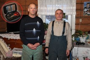 Пермским охотникам за спасение детей в лесу чиновники подарили педикюрные наборы