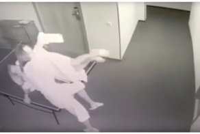 Пьяные любительницы селфи попали в мышеловку для глупых