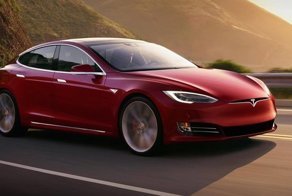 Tesla: стоит ли доверять автопилоту?