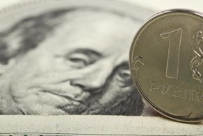 Курс доллара падает, а что будет с рублем? Мнение экспертов