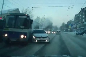 Авария дня. Прыткий маршрутчик из Томска