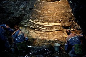 В Денисовой пещере нашли диадему из бивня мамонта