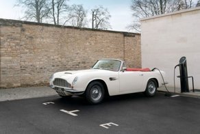 Культовый Aston Martin DB6 получил съемный электропривод