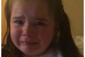 Четырехлетняя малышка расплакалась, узнав, что на Рождество останется на улице