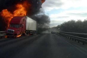 Авария со сгоревшей фурой в Воронежской области