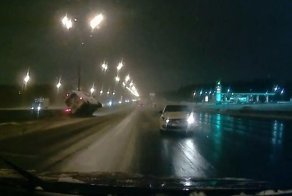 Авария дня. Таксист опрокинул "скорую" на МКАД