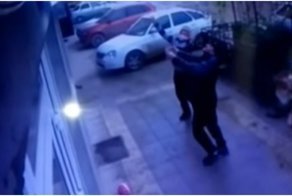 В Махачкале неравнодушные прохожие поймали девочку, выпавшую с пятого этажа