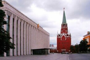 «Стекляшка» посреди Кремля