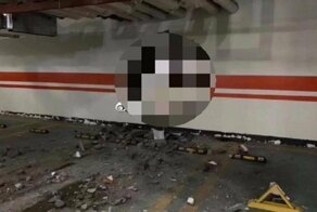 В Китае водитель Ауди пробил бетонную стену, пытаясь припарковаться