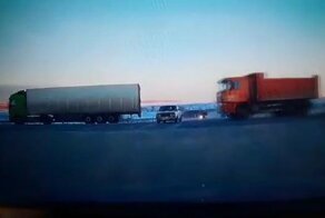 Авария дня. Самосвал раздавил "шестерку" в Забайкальском крае