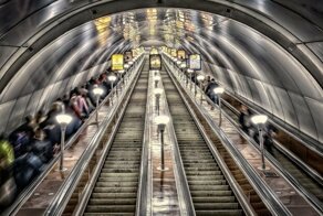 Почему в России люди мало работают