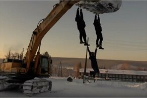 Зимние забавы русских: красноярцы в мороз прокатились на ковше