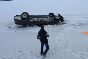 Авария дня. В Башкирии Лансер вылетел с дороги и несколько раз перевернулся