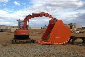 Только сильные духом могут управлять экскаваторами