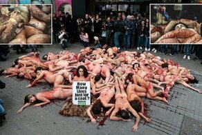 Зоозащитники разделись догола против шуб