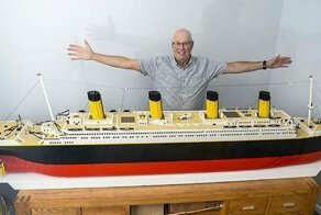 65-летний мужчина потратил 2 года на создание из 40 тыс. кубиков LEGO копии Титаника