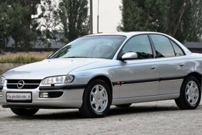 Opel Omega 1998 года в топовой версии MV6 с минимальным пробегом