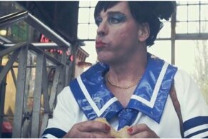 Увидеть и не развидеть: Лидер Rammstein перевоплотился в японскую школьницу и зачитал рэп