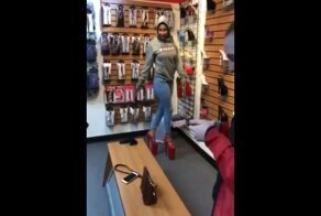 Девушка решила пройтись в стриптизерских туфлях и вскоре пожалела об этом