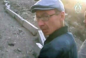 Камера наблюдения записала, как насильник-педофил уводит свою  жертву