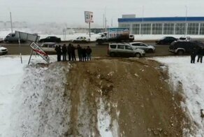 Авария дня. В Волгограде пьяный водитель слетел с высокого склона